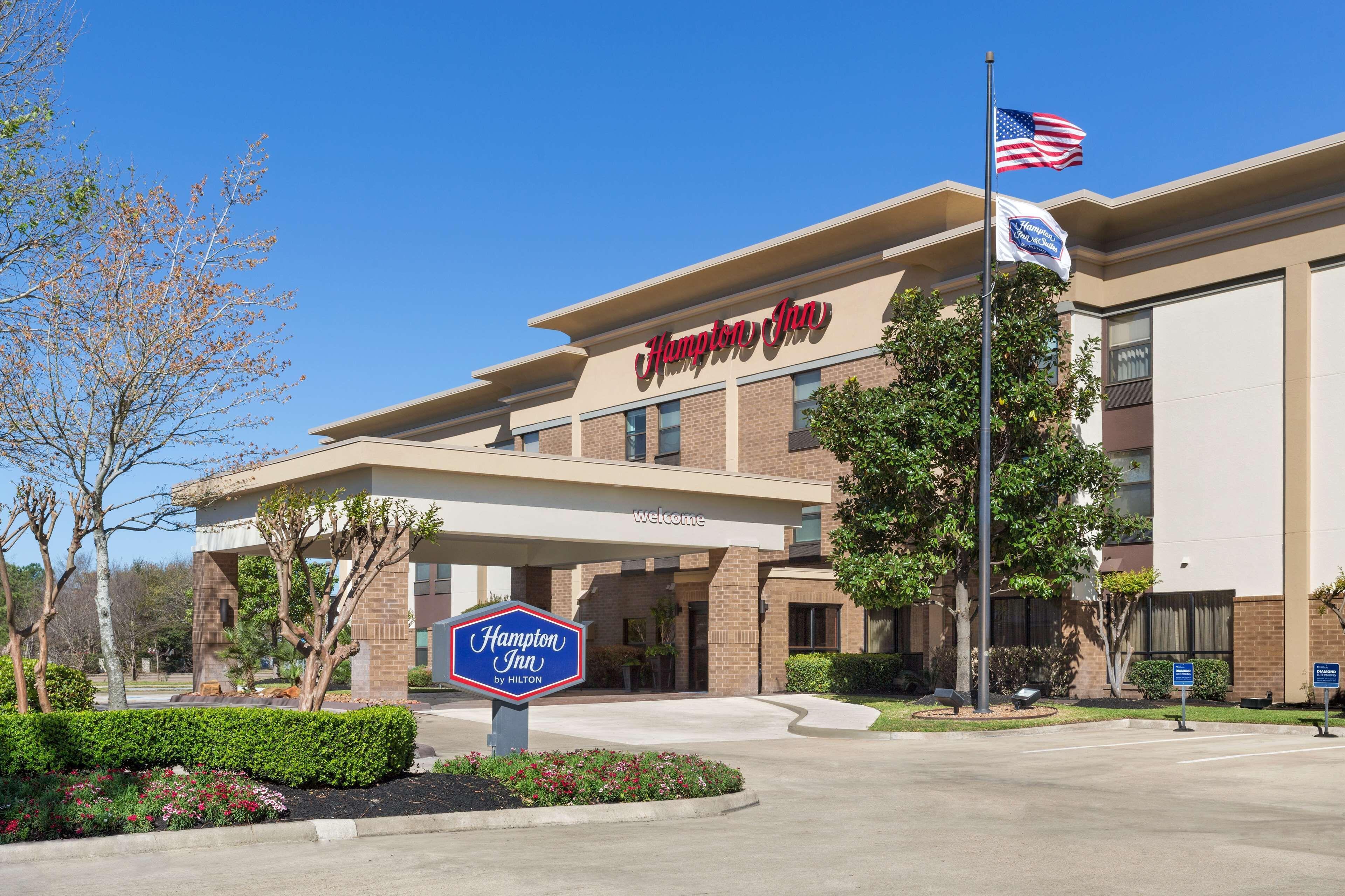 4 Business Hotels Near Champions Forest Plaza That Deliver