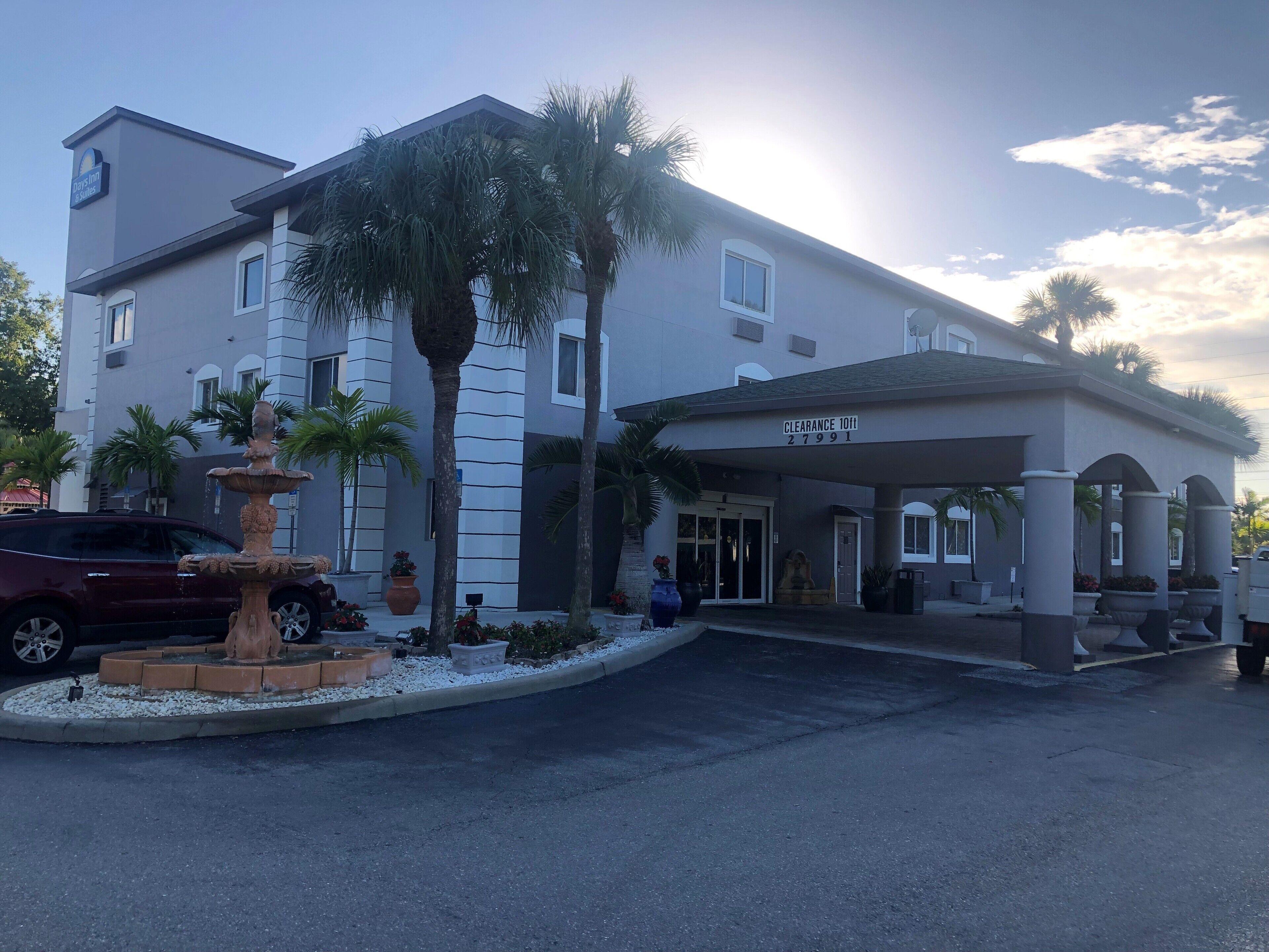 4 Top 3-Star Hotels Near Sun-N-Fun Lagoon for Easy Naples Access