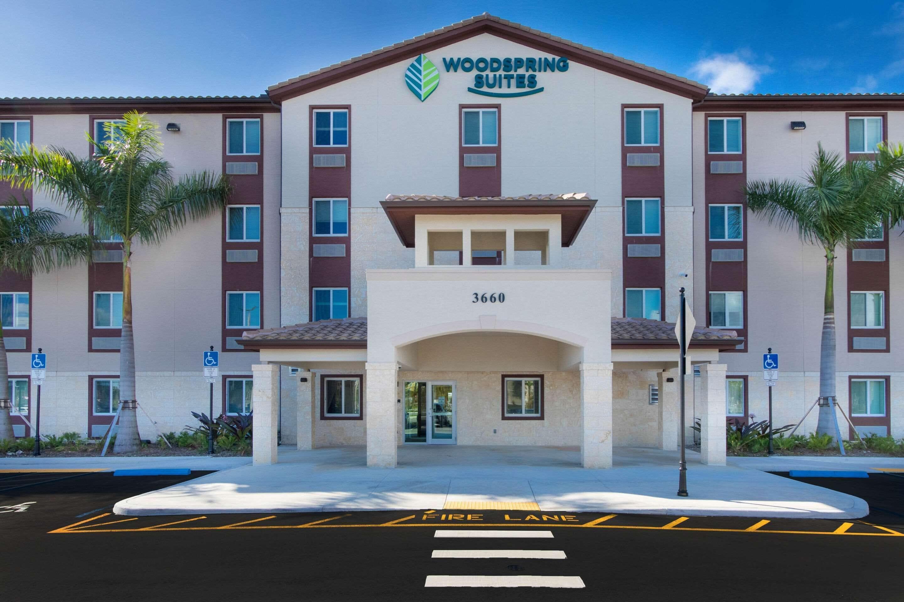 Where to Stay Near Brian Piccolo Park: 4 Top 3-Star Hotels