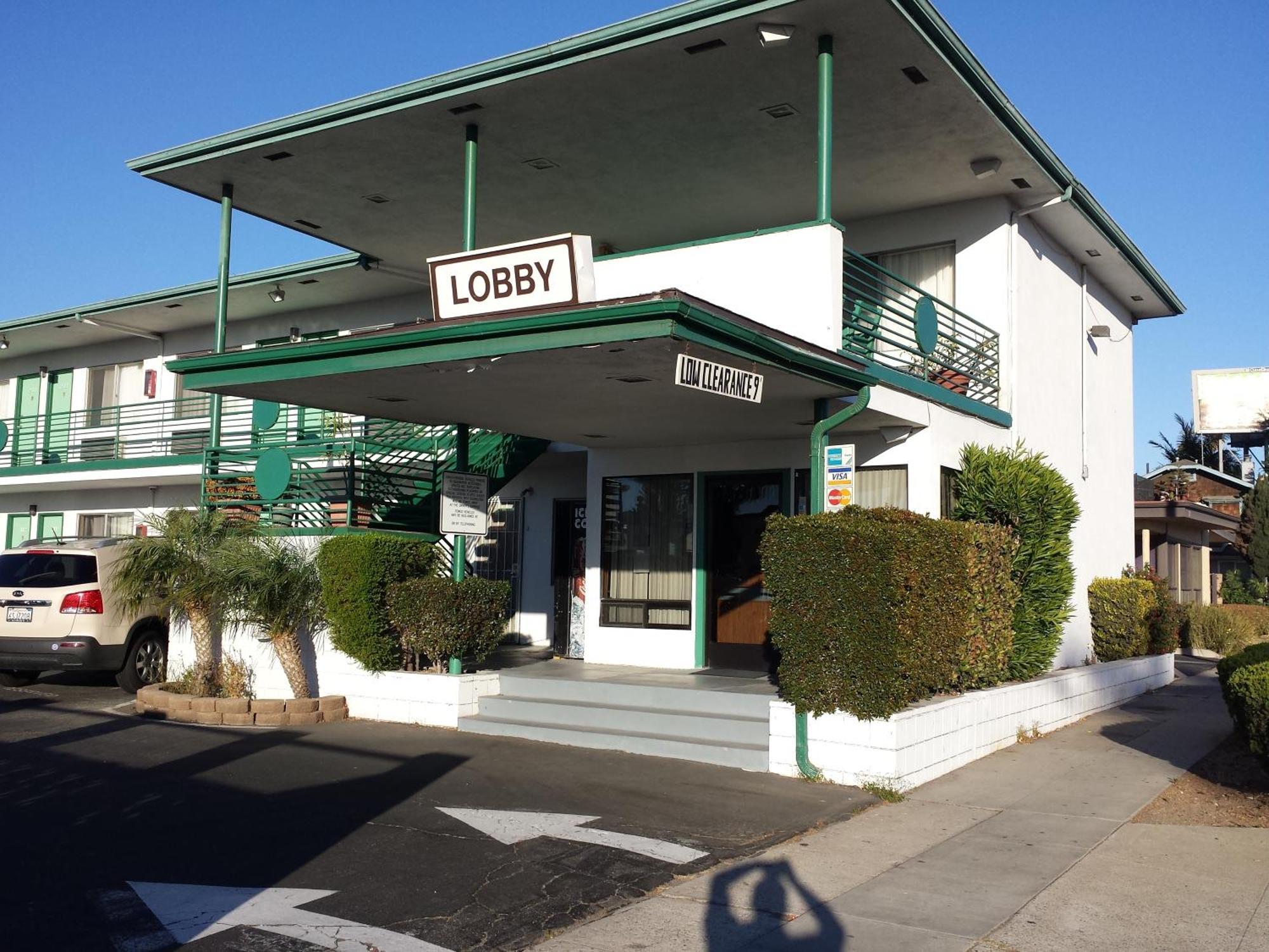 2 Budget Hotels Near Emma Wood State Beach That Deliver
