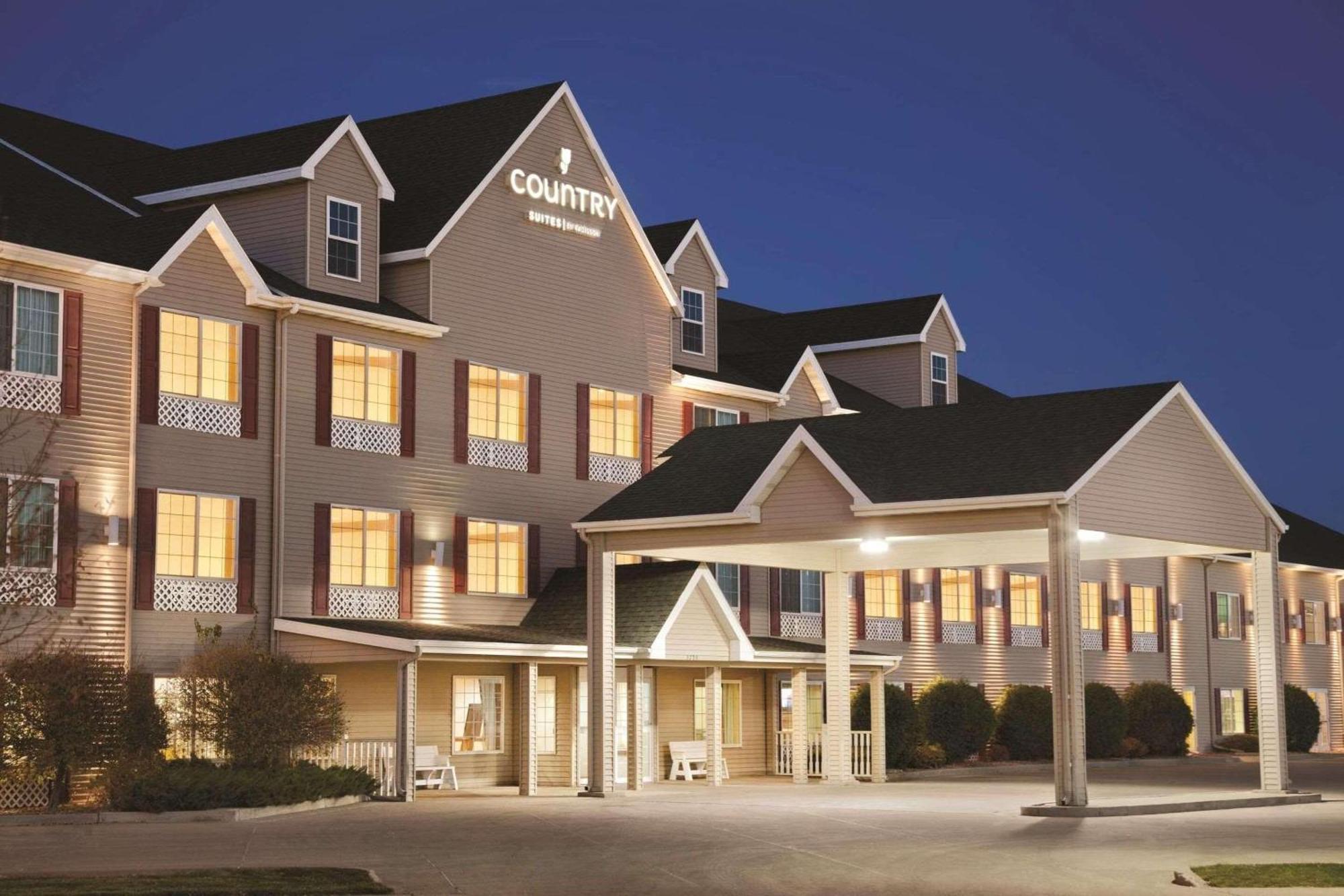 3 Family Hotels Close to United Tribes Technical College