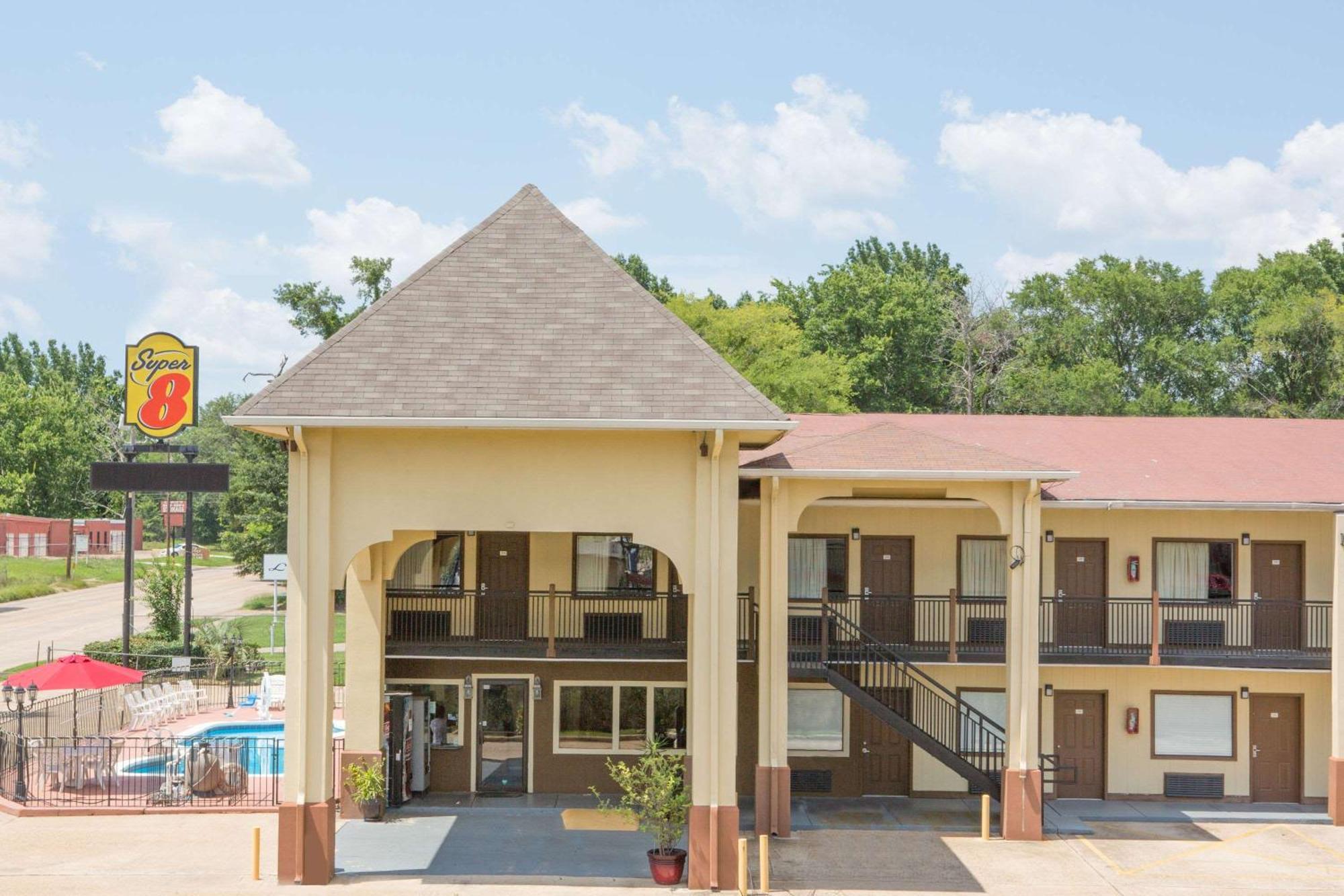 5 Budget Hotels Near Stage of the Stars That Deliver