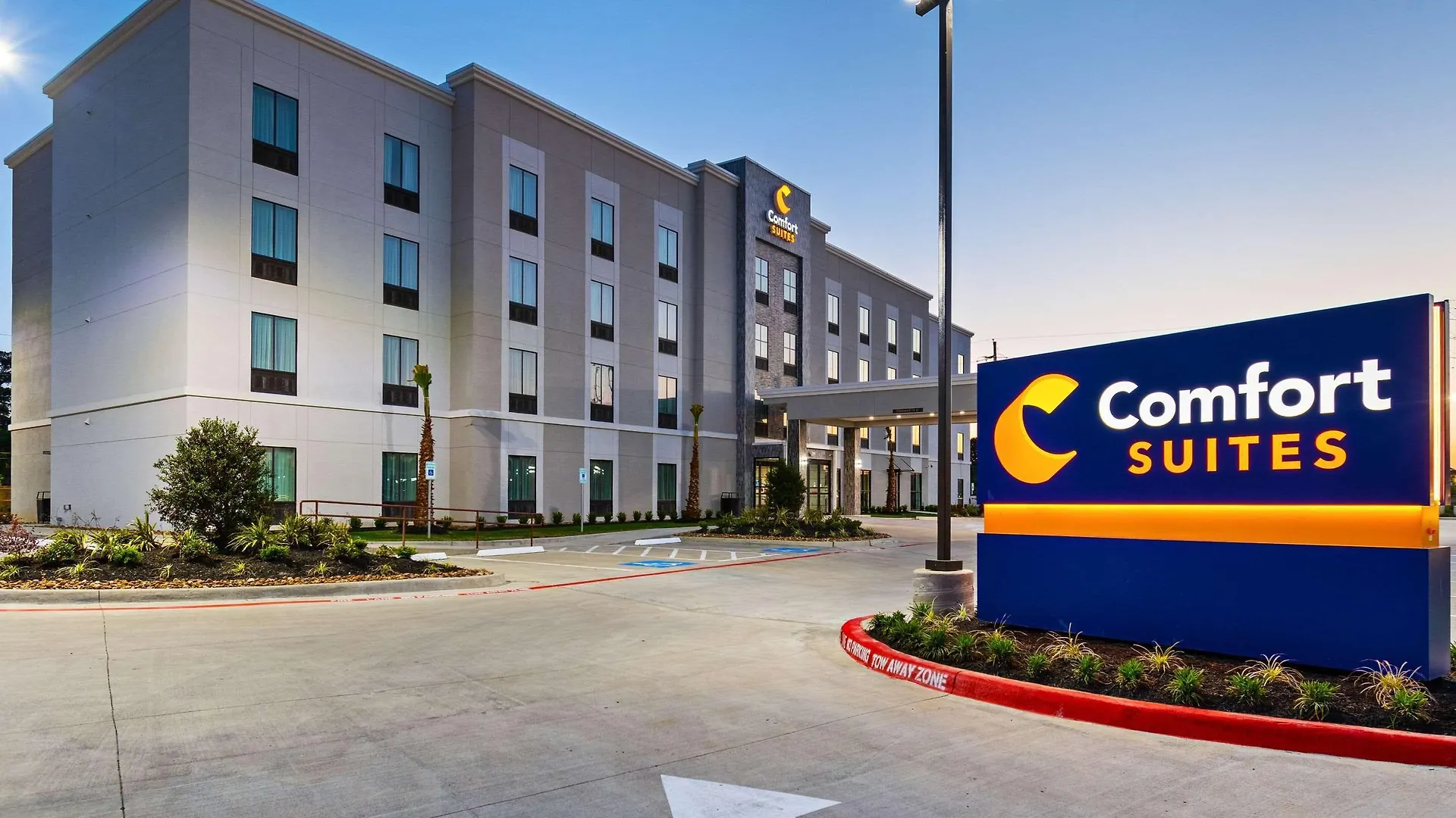 4 Business Hotels Near Deerbrook That Deliver on Logistics