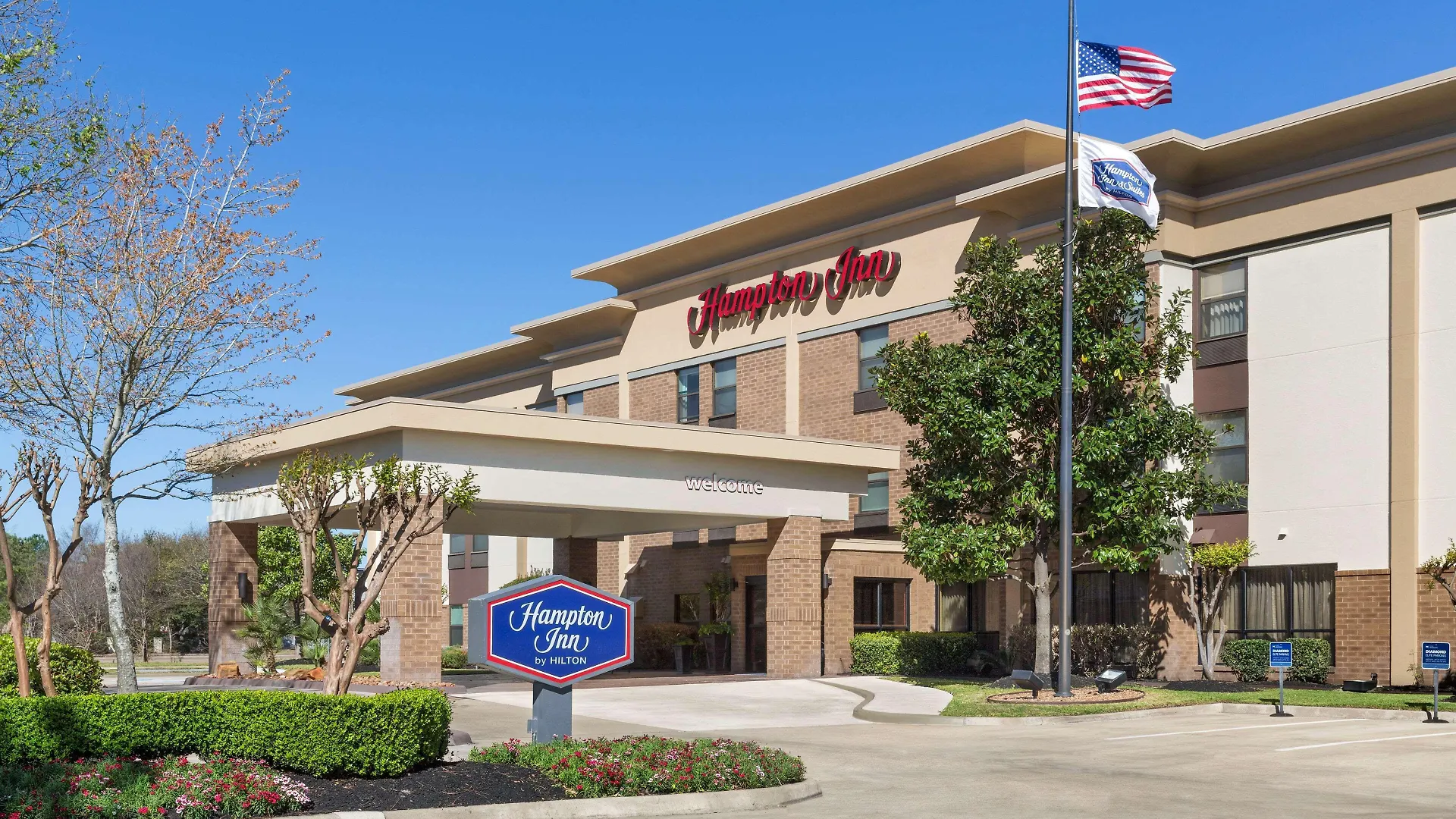 4 Business Hotels Near Champions Forest Plaza That Deliver