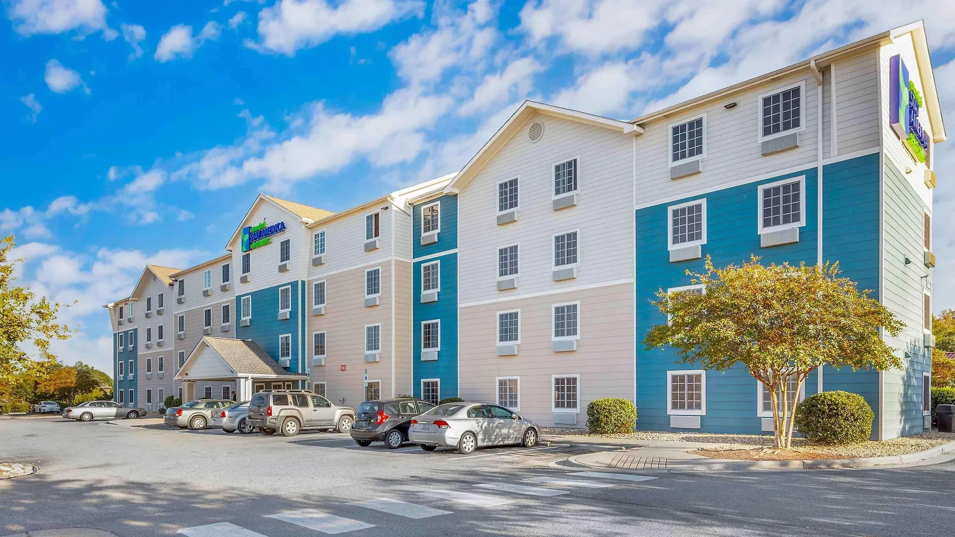 7 Smart Airport Hotels Near Trask Coliseum Worth Booking