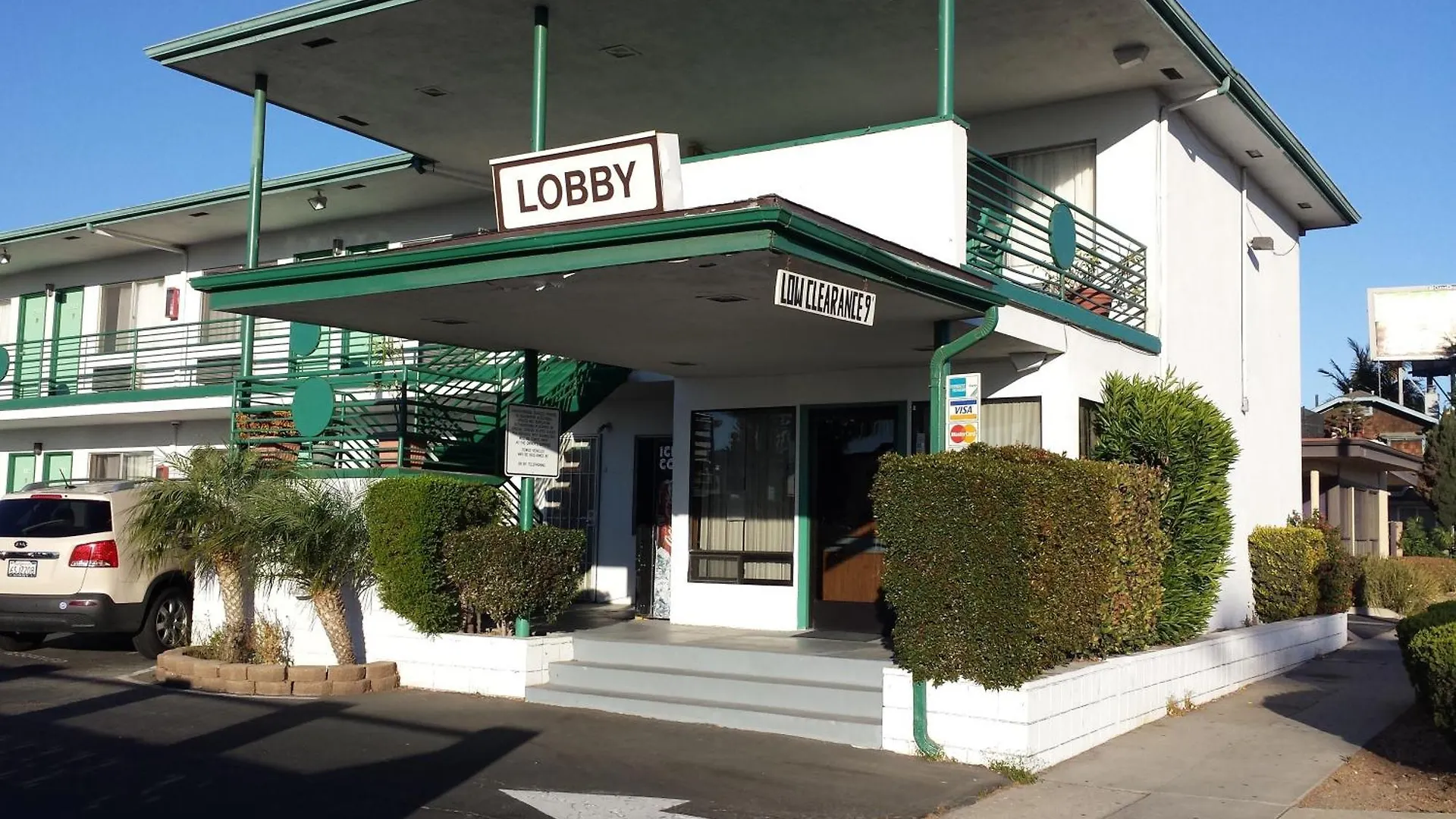 2 Budget Hotels Near Emma Wood State Beach That Deliver