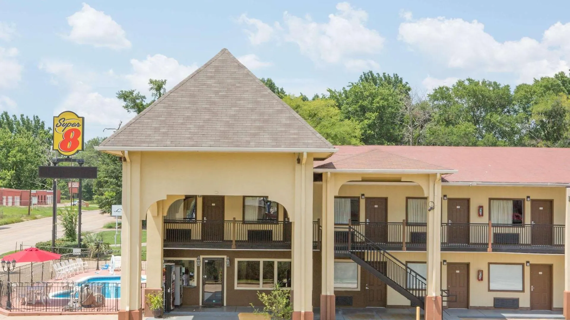 5 Budget Hotels Near Stage of the Stars That Deliver